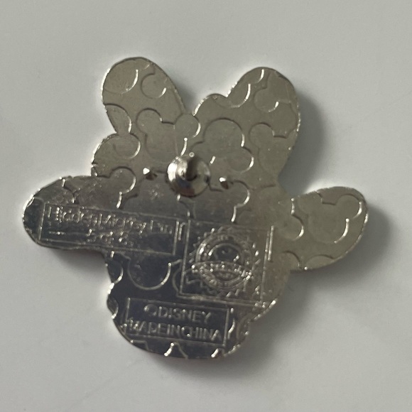 Disney Minnie Mouse 2013 Hidden Mickey Pin - White Glove - Picture 2 of 2